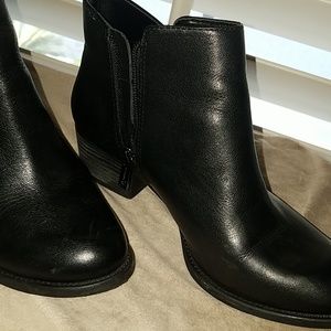Jessica Simpson black boots